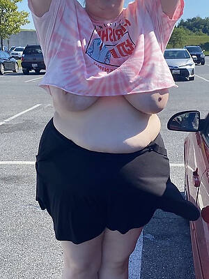 thick mature women short skirt