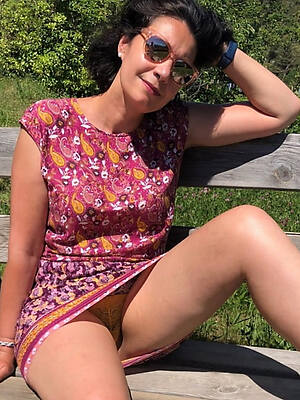 mature public upskirt porno foto