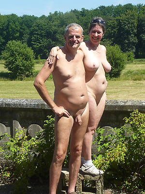 amatuer mature nude couples hiking