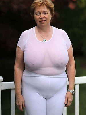 mature fat cameltoe outdoor
