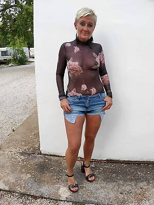 elegant nude mature women in jeans