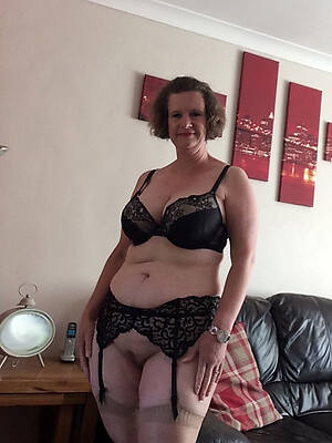 amateur mature in lingerie porn images gallery