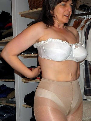 Italian nude mature in shiny pantyhose images