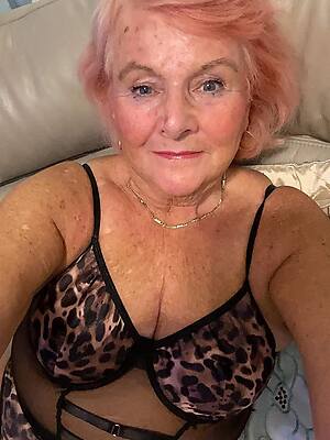 mature 60 nude selfies