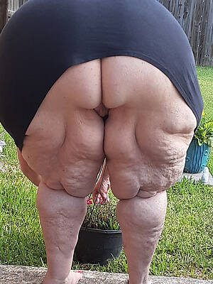 ssbbw mature upskirt ass