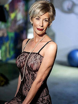hot mature lady sexy dressed