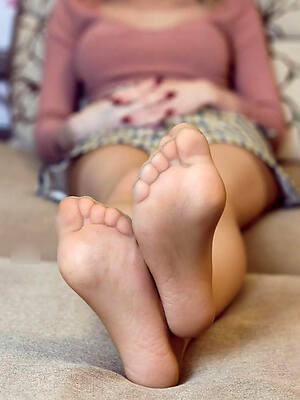 mature pantyhose feet